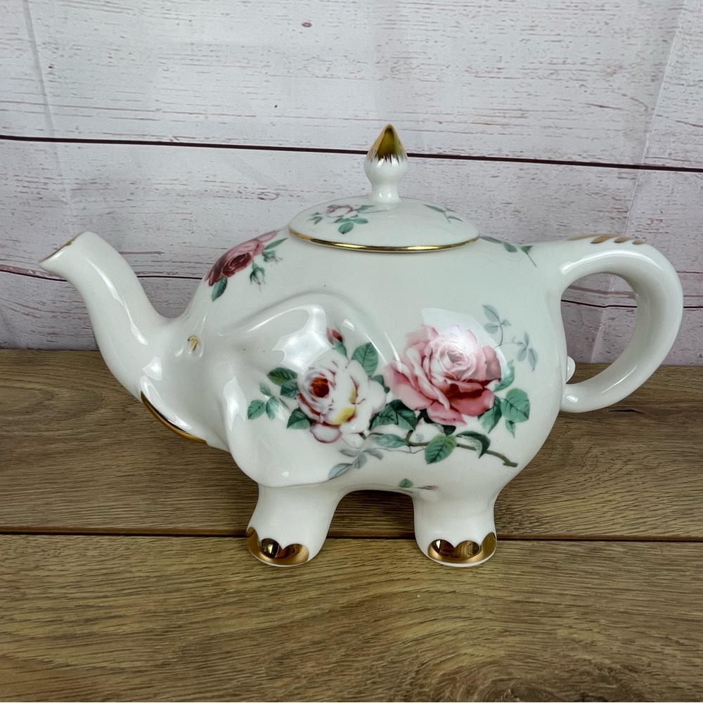 LOVELY GRACES TEAWARE FINE PORCELAIN ELEPHANT ROSE/FLORAL GOLD ACCENTS TEAPOT